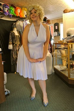 marylin_monroe_in_store_pic.jpg